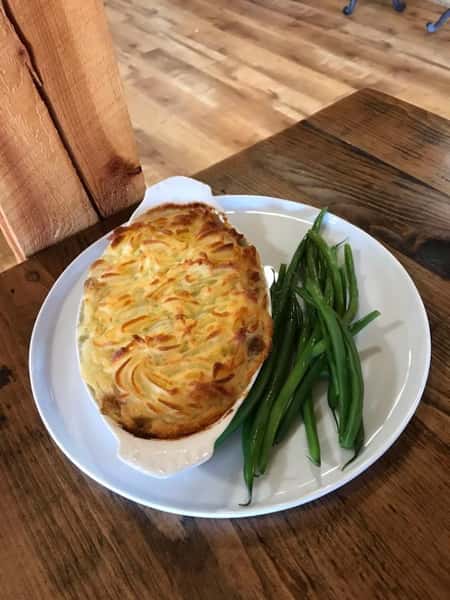 shepard's pie with green beans on the side.