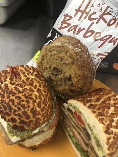 SIGNATURE SANDWICH MEAL WITH CHIPS & COOKIE