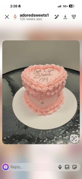 Lambeth Vintage Piping Cake Design