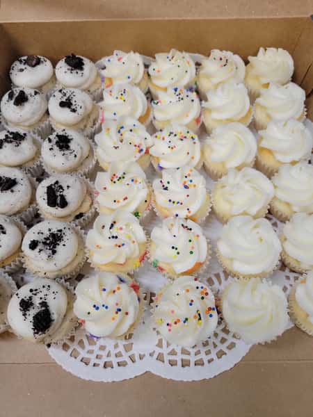 Mini Cupcakes (Serves 6)