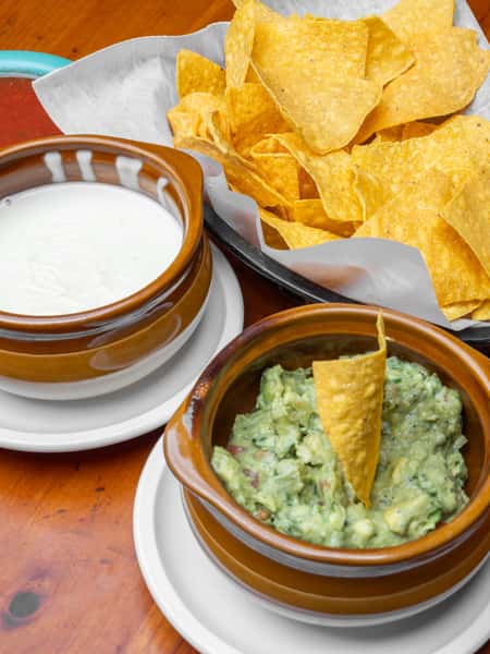 GuacCheeseAndSalsaWithChips