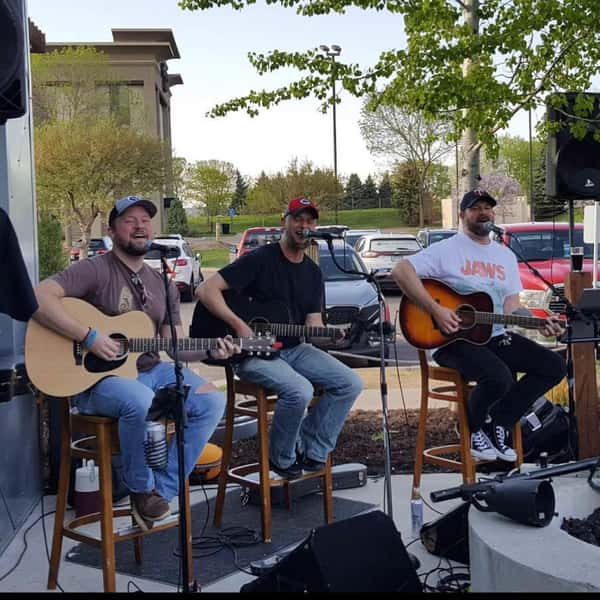 Live music at Lone Oak Grill