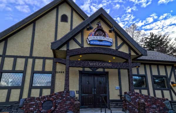 outside of fox & hound restaurant