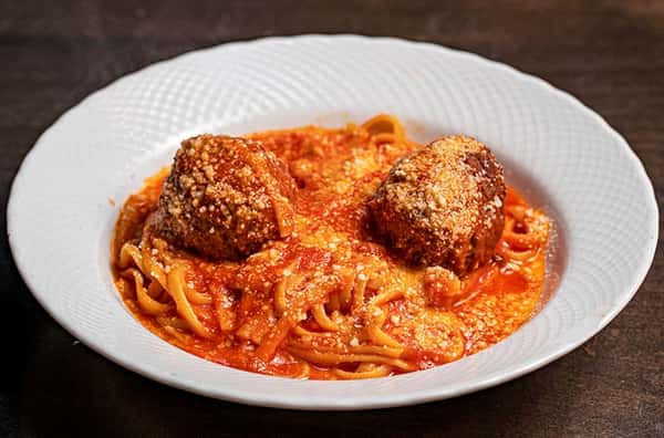 KIDS PASTA & MEATBALLS