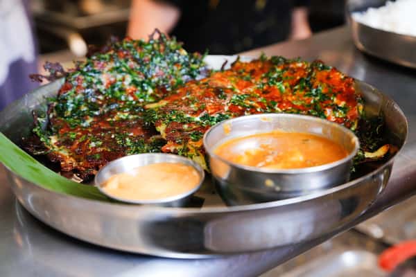 Tomato & Cheese Uttapam (Vegetarian)