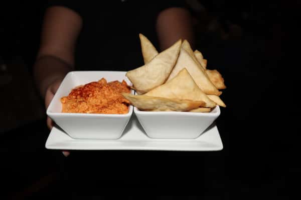 ROASTED RED PEPPER HUMMUS