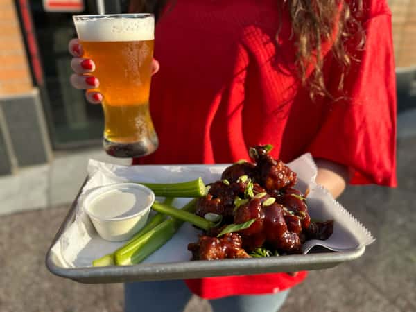 BONELESS WINGS