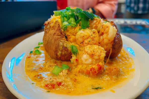 Baked potato with shrimp