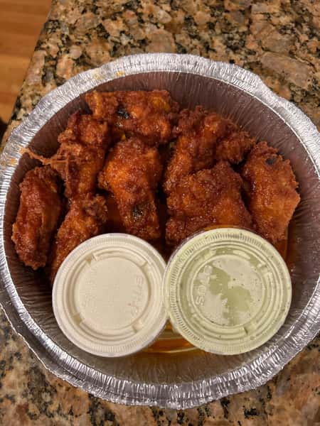 FAMOUS WINGS