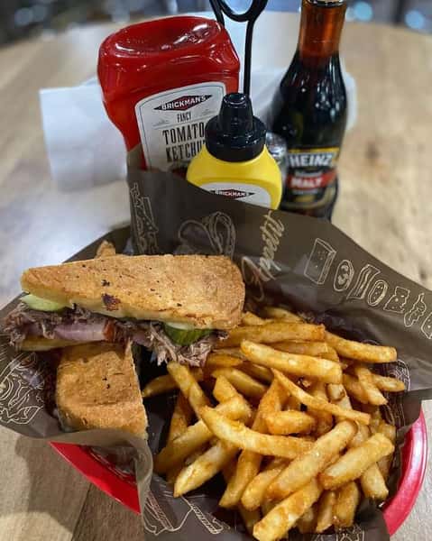 sandwich & fries