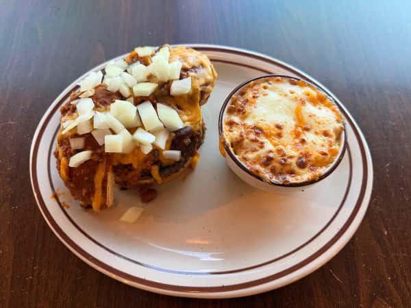 Chili Cheese Burger*
