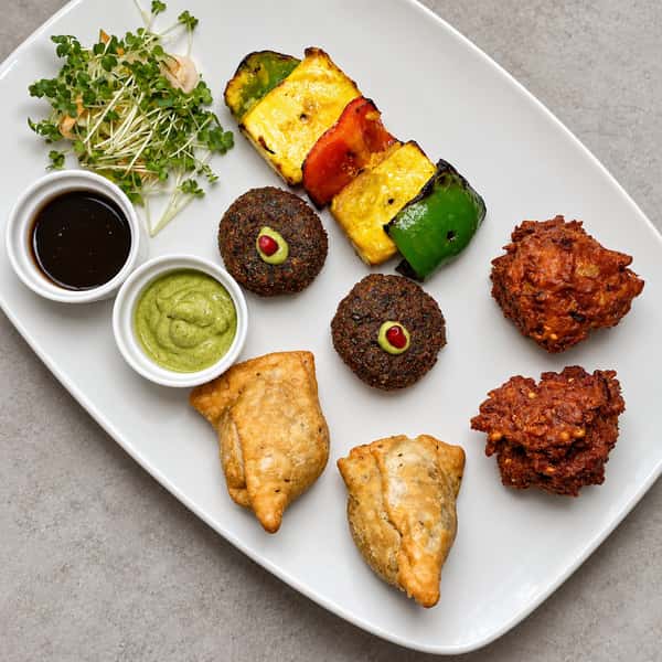 Why settle for one favourite when you can have a whole platter?

Crispy vegetable samosas, golden onion bhajis, smoky tandoori paneer shashlik and flavour-packed matar saag ki tikki—our Vegetarian Snacks Platter brings them all together at INFUSE St Albans.

Made for sharing, dipping and deciding which bite deserves another round.

Which would you reach for first? Tell us below and tag your dining partner.

Book your table or order your favourites today.

INFUSE St Albans
4–5 Waddington Road, St Albans, Hertfordshire, AL3 5EX
Call: 01727 899446
Email: eat@infuseuk.com
Website: https://infuseuk.com/

#InfuseStAlbans #StAlbansFood #StAlbans #IndianFood #VegetarianFood