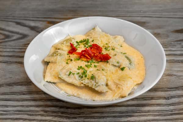 Spinach and cheese ravioli with Alfredo sauce 5n