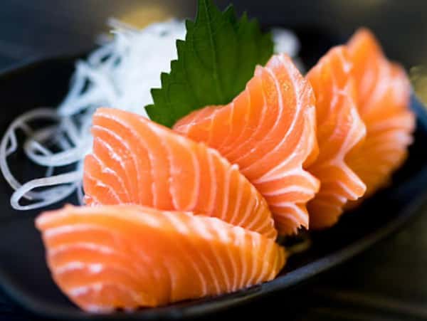 salmon sashimi (6pc)
