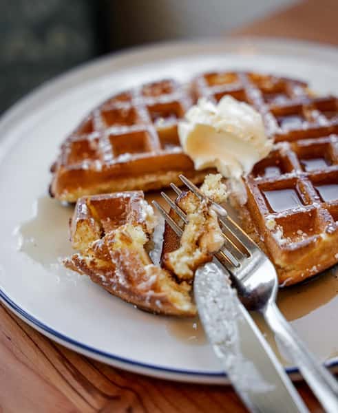 Start your day on the sweet side!
Join us for breakfast, where golden waffles, small batch maple syrup, hot melted butter and that first delicious bite make the morning worth waking up for.
#secheltbc #sechelt #davisbay #davisbay #beachvibe #beachvibes #cocktails #bc #bcliving #summertime #keepitcoastal #coastalliving #brunch #sunshinecoastbrunch #bestbrunch #breakfastbowl #breakfastdreams