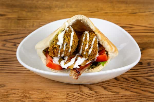 Sandwich with chicken falafel