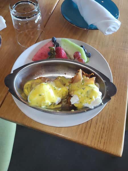SALMON BENEDICT