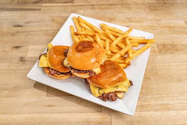 3 MINI BURGERS WITH FRIES