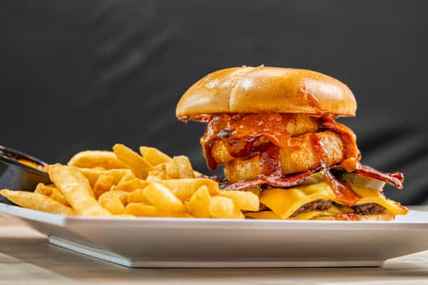 RODEO BBQ SMASH BURGER W/ FRIES