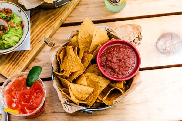 CHIPS & SALSA