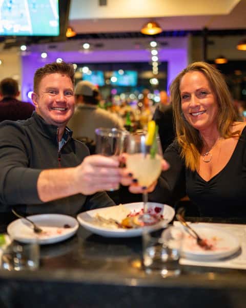Dinner for two, drinks for two, and no dishes for either of you. Now that's a date night.
#Boardwalkmn #datenight #shakopee