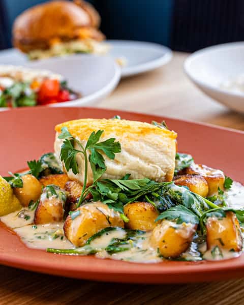 October is really showing off this weekend, and we're not complaining!
The patio will be OPEN, the drinks will be cold, and you'll have one last chance to get our halibut before the new menu rolls out next week!
Later, head to The Stable when DJ D-Mil takes over at 8 PM.
No cover!
@djdmil
#Boardwalkmn #shakopee #patio