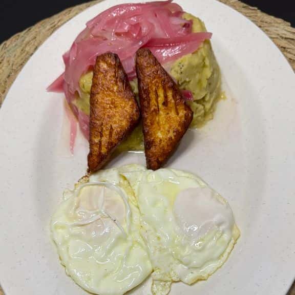 Mangu-Huevo -Queso