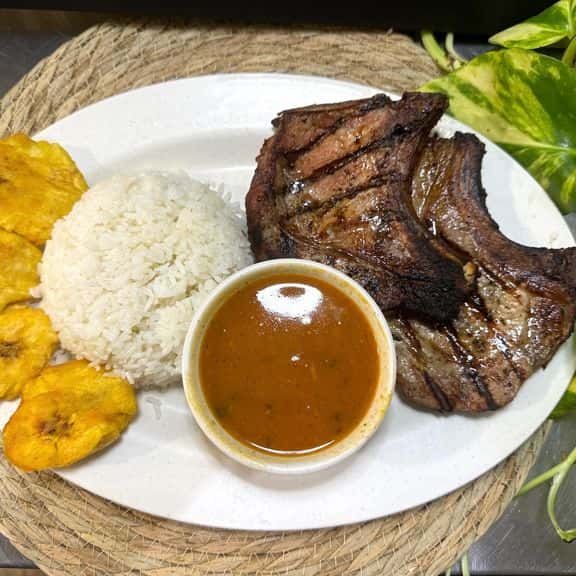 Chuleta de Cerdo A La Parrilla