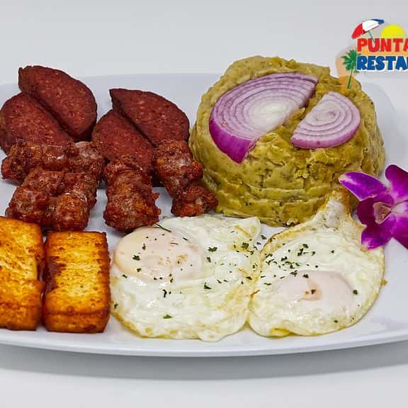 Desayuno Dominicano Con Longaniza