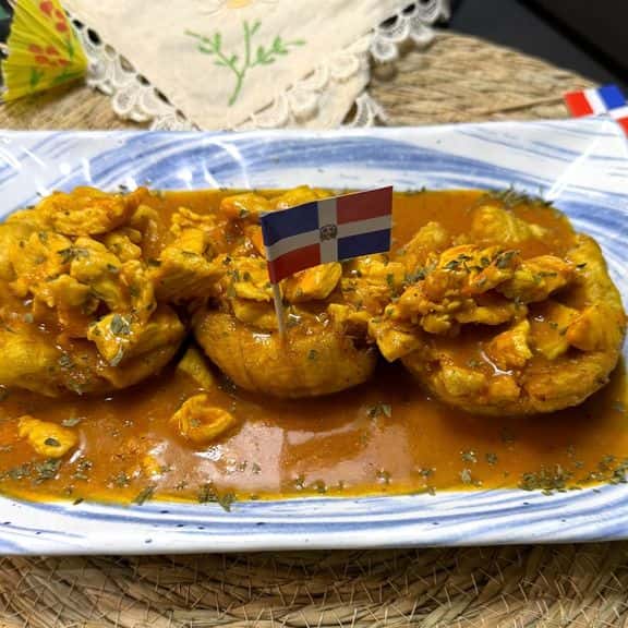 Tostones Rellenos de Pollo