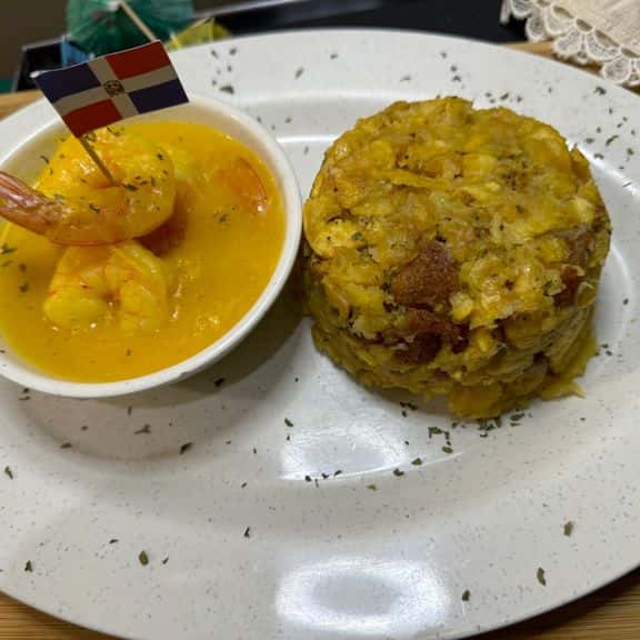Mofongo-Camarones Ajillo