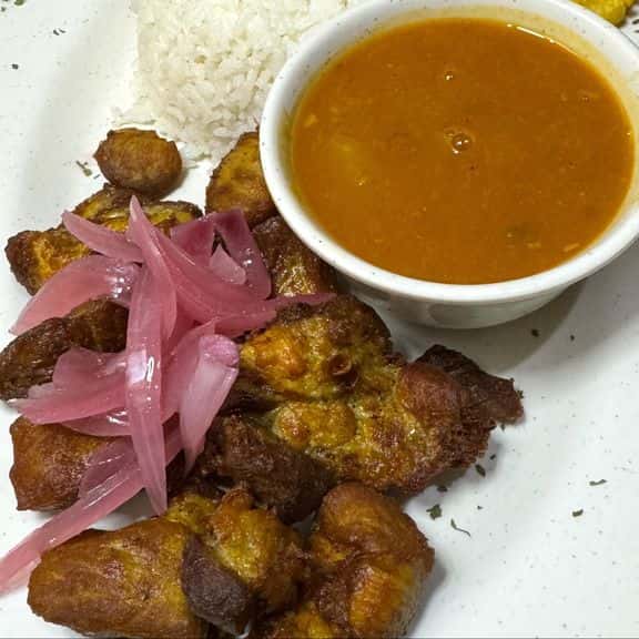 Masitas de Cerdo con tostones