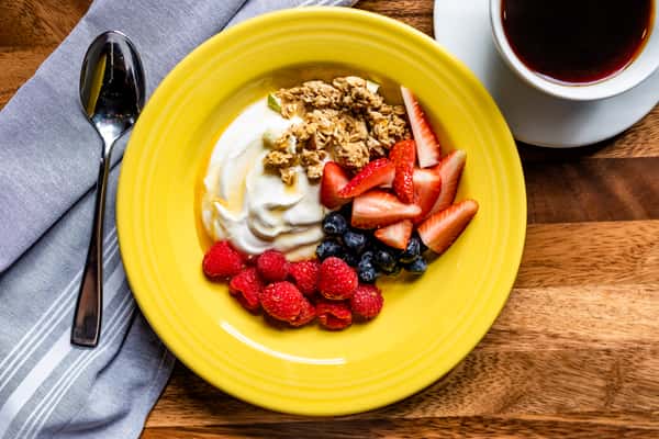 Granola & Berries