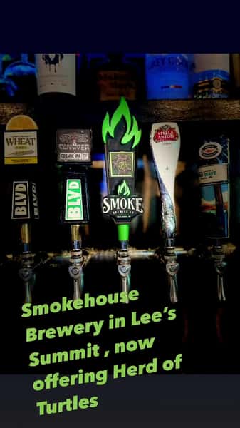 Smokehouse Brewery in Lee’s Summit , now offering Herd of Turtles #smokehousebrewery #herdofturtles #IPA #beer #leessummit #localbar #lakewoodlocal Lakewood Local