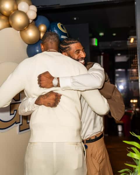 two people hugging in sm44