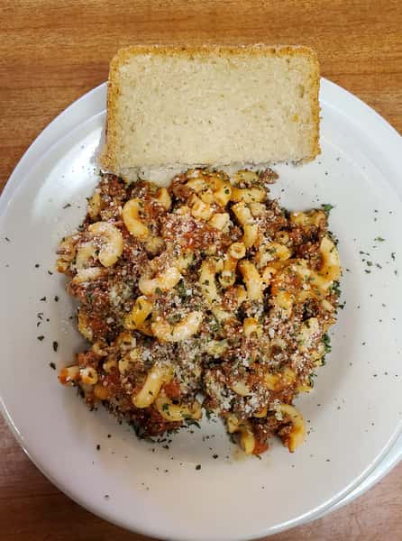 Pasta bolognese with side of bread
