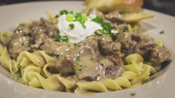 beef-stroganoff-carry-out-lunch-menu-poppies-restaurant-lounge