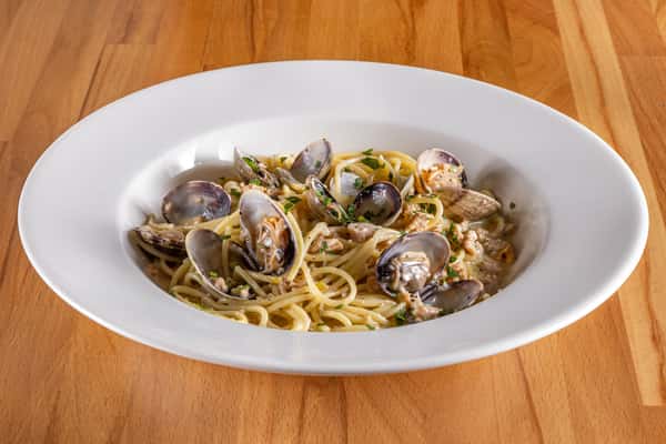 SPAGHETTI & CLAMS