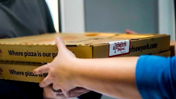 Streets of New York pizza delivery to go boxes