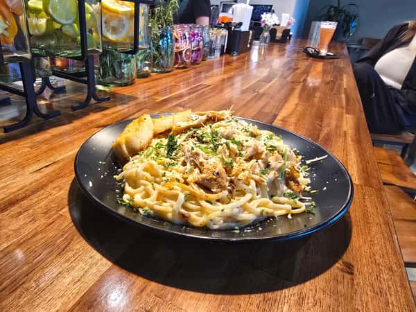Signature Alfredo Pasta