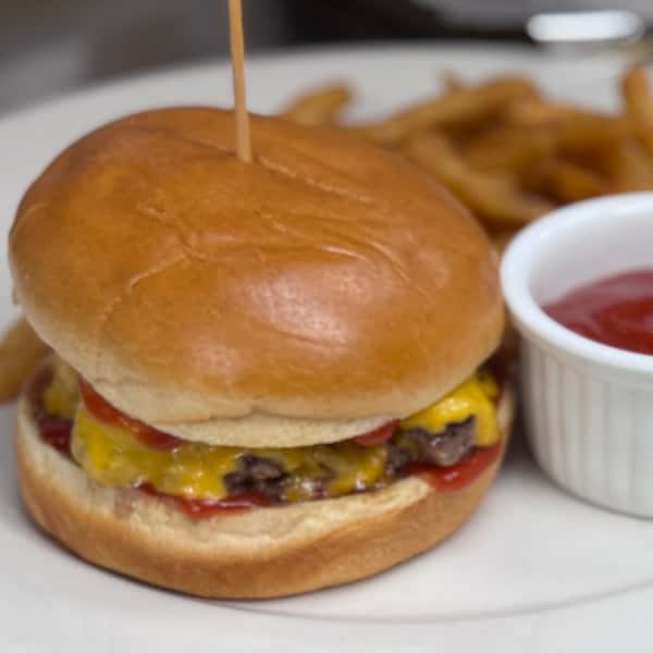 Jr Burger w/fries
