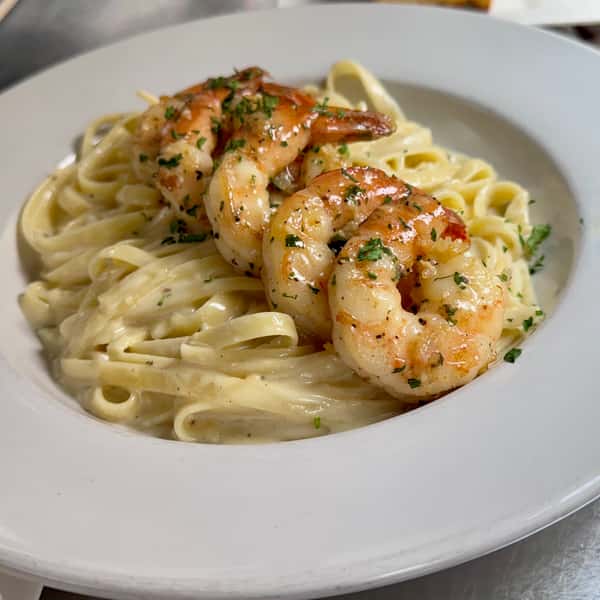 Creamy shrimp Alfredo pasta with tender shrimp and parmesan sauce