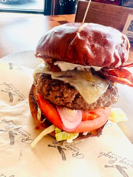 Rising Eagle Pub Burger - Day