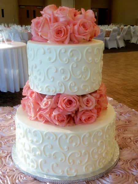 cake with pink roses