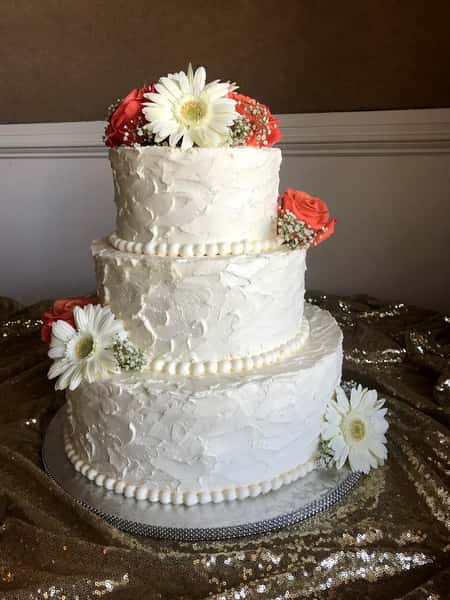 white cake with daisies