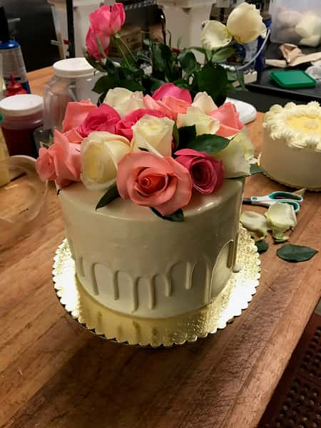cake with roses