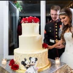 couple slicing the cake