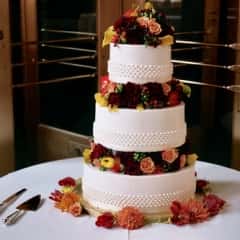cake with leaves