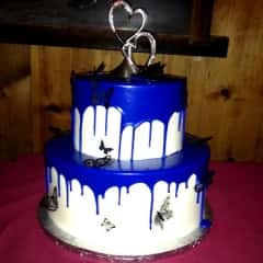 cake with blue drip