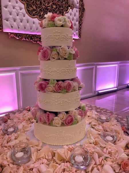 cake with roses